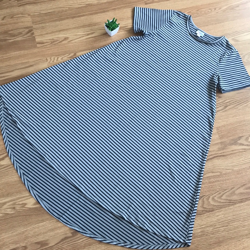 Lularoe Carly Sz Small gray/black stripes